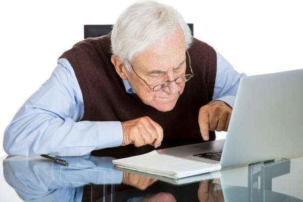 <p>Hane Halkı Bilişim Teknolojileri Kullanım Araştırması sonuçlarına göre, internet kullanan 65-74 yaş grubundaki bireylerin oranı 2016'da yüzde 8,8 iken bu oran 2021 yılında yüzde 32,5'e yükseldi.</p>