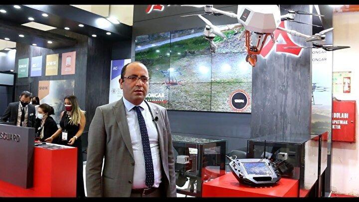 <p>Asisguard Genel Müdürü Mustafa Barış Düzgün, düzenlediği basın toplantısında, silah dron sistemleriyle adını duyuran şirketin, elektro-optik görüntüleme sistemlerine yönelik de çok sayıda ürünü bulunduğunu söyledi. 2019'da Hatay Emniyet Genel Müdürlüğünün bir projesinde sınır güvenliğine yönelik kamera kurulumları gerçekleştirdiklerini anlatan Düzgün, ayrıca 2 binden fazla araçta çevresel görüş sistemi de denilen kamera sistemlerinin görev yaptığını belirtti. Düzgün, şunları söyledi:</p>
