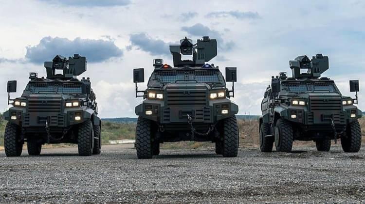 <p>Asisguard Genel Müdürü Mustafa Barış Düzgün, 360 derece durumsal farkındalık projesiyle güvenlik güçleri tarafından kullanılan 1000'e yakın zırhlı araca çevresel görüş sistemleri entegre edeceklerini bildirdi.</p>