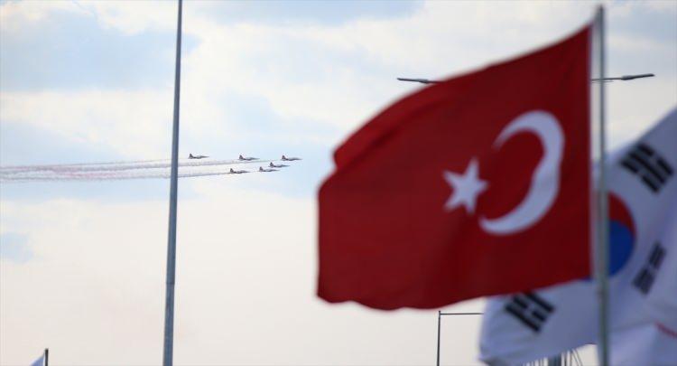 <p>12 Aralık 2021’de de Cumhurbaşkanı Recep Tayyip Erdoğan’ın katılımıyla, Asya ve Avrupa’daki kule ayaklarının orta açıklığına son tabliye bloğu yerleştirilmişti.</p>