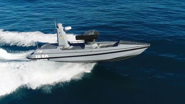 <p><strong>DIMDEX 2022 Fuarı'nda yenilenmiş tasarımı ile ULAQ Suüstü Harbi Botu, ULAQ Denizaltı Savunma Harbi Botu ve yeni 6x6 Mobil Sahil Kontrol İstasyonu aracımızı ilk kez sergileyeceğiz"</strong> dedi.</p> 
