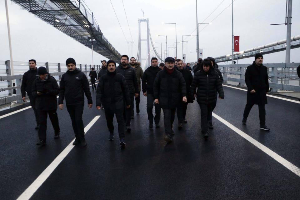 <p>Bu köprü açıldıktan sonra köprüyle birlikte 100 kilometrelik Malkara-Çanakkale Otoyolu hem Çanakkale’ye hem Marmara Bölgesi'ne hem Ege Bölgesi'ne ve özellikle ülkemizin Batı kesimlerinde çok büyük değişimlere neden olacak. Bölgedeki istihdamda, üretimde, sanayide, teknolojide, turizmde, tarımda muhteşem gelişmeler olacak. </p>