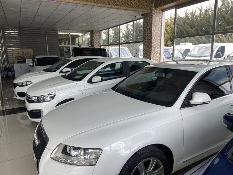 <p>Türkiye'de ikinci el online binek ve hafif ticari araç pazarında şubat ayında 114 bin 698 (ilandan tamamen kaldırılan araçlar satılmış kabul edildiğinde) satış gerçekleşti. Ocak ayına kıyasla satışlarda yüzde 27 artış gerçekleşti.</p>
