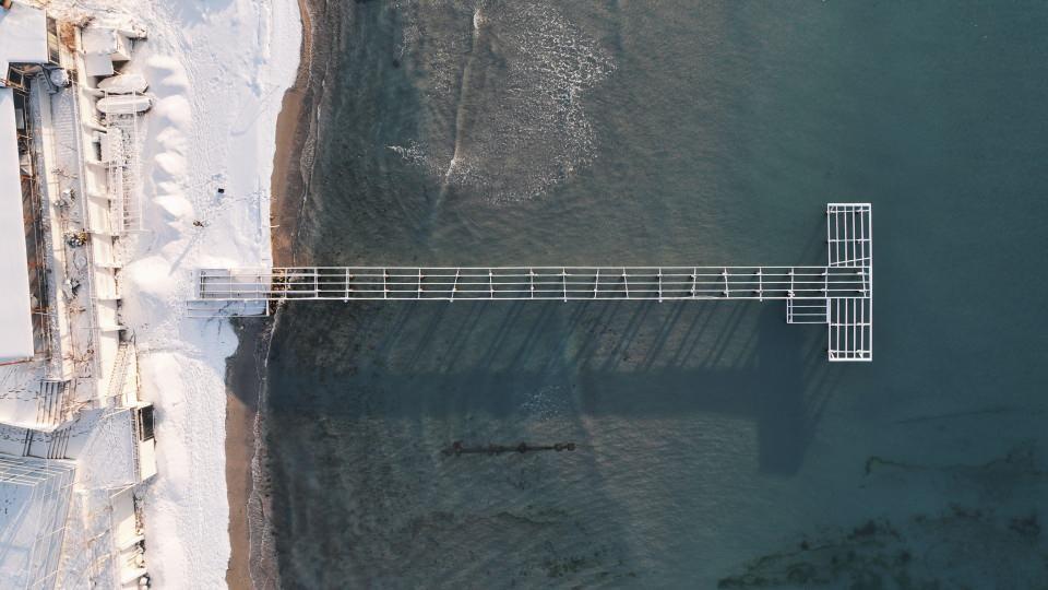 <p>Silivri Semizkumlar Mahallesi'nde dron pilotu Yusuf Demir’in çektiği kış manzarası görüntüleri sosyal medyada büyük beğeni topladı. </p>

<p> </p>
