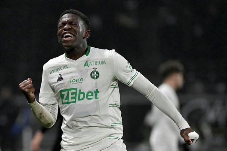 <p><strong>45. Lucas Gourna</strong></p>

<p>18 yaşındaki Fransız önlibero oyuncusu Gourna, Fransa Ligi ekiplerinden Saint-Etienne forması giyiyor.</p>
