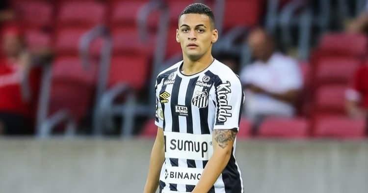 <p><strong>30. Kaiky</strong></p>
<p>Brezilya Serie A ekiplerinden Santos formasını terleten Kaiky, 18 yaşında bir stoper oyuncusu.</p>