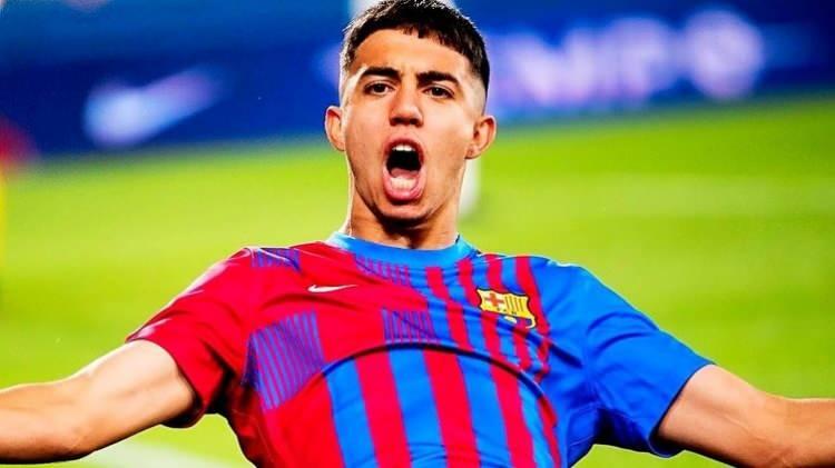 <p><strong>18. Ilias Akhomach</strong></p>

<p>Barcelona B takımında forma giyen 17 yaşındaki İspanyol futbolcu, sağ kanat olarak forma giyiyor.</p>
