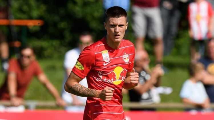 <p><strong>9. Benjamin Sesko</strong></p>
<p>Salzburg forması giyen 18 yaşındaki Slovenyalı Sesko, santrafor olarak görev alıyor.</p>