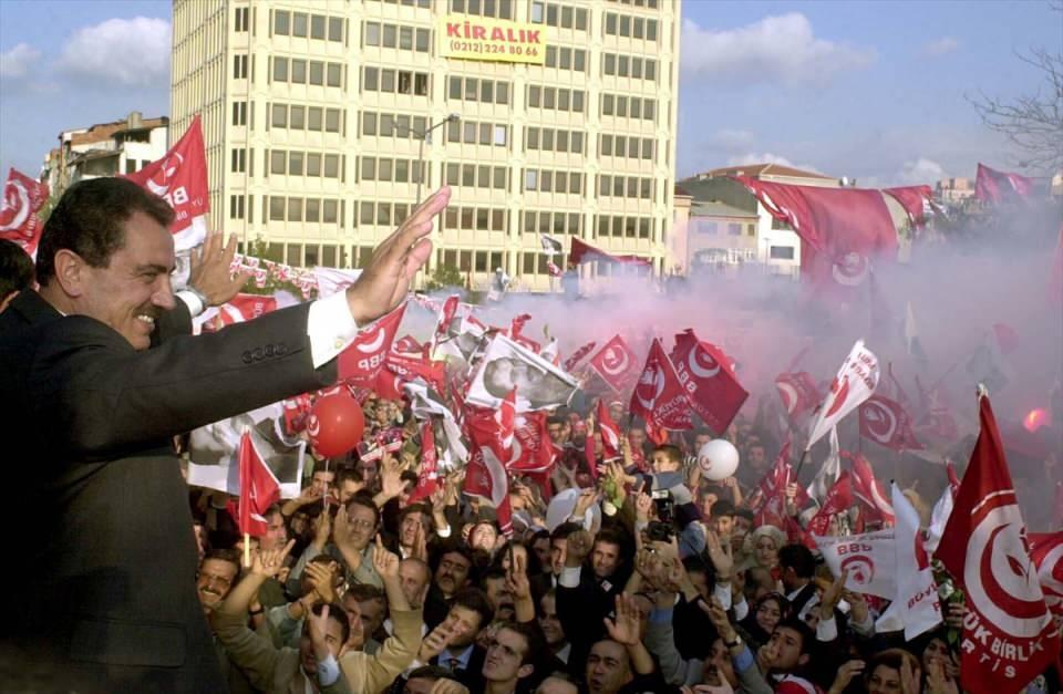 <p> Dönemin BBP Genel Başkanı Yazıcıoğlu, 27 Ekim 2002'de İstanbul Çağlayan'da düzenlenen mitinge katılmıştı. (Arşiv)</p>

<p> </p>
