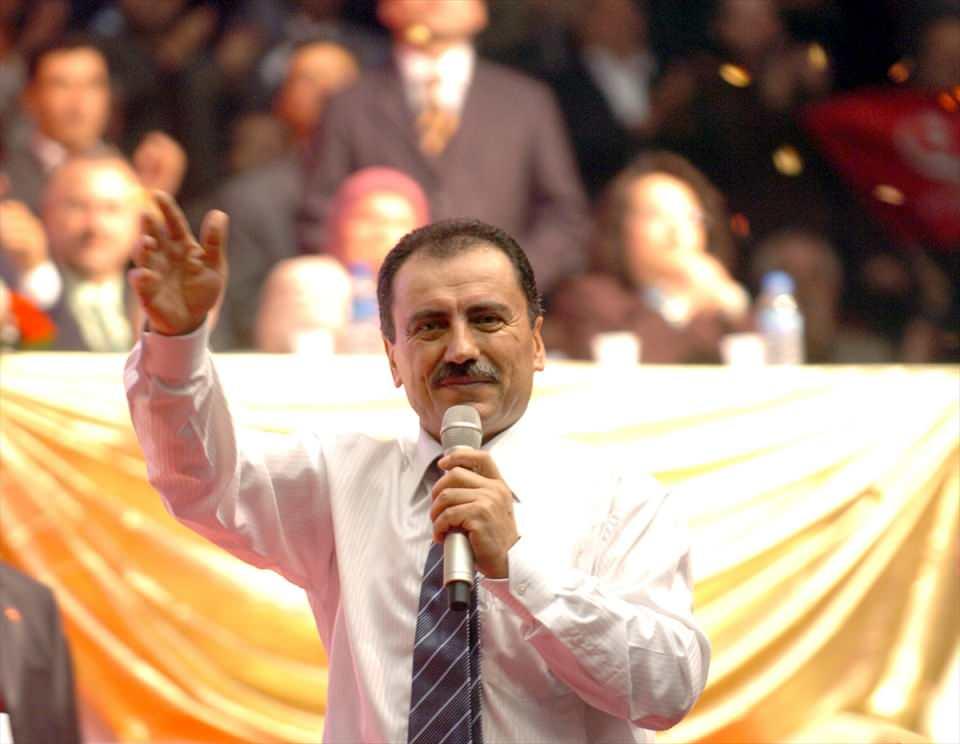 <p>Dönemin BBP Genel Başkanı Yazıcıoğlu, 15 Nisan 2007'de 2. Olağanüstü Büyük Kongresi'ne katılmıştı. (Arşiv)<br />
<br />
<em>Bölgede yapılan arama çalışmaları sonrasında Muhsin Yazıcıoğlu ve beraberindeki 5 kişinin cansız bedeni, Keş Dağı Kurudere Kanlıçukur mevkisinde bulundu.</em></p>
<p> </p>