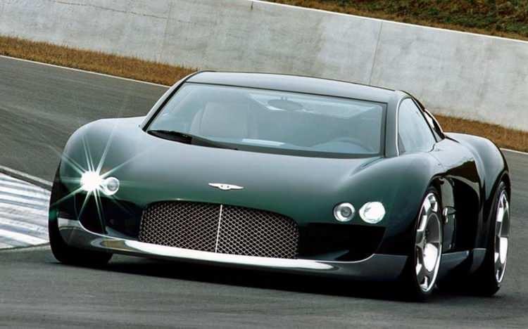 <p><strong>BENTLEY HUNAUDİERES</strong></p>

<p>90'ların sonlarında VW patronu Ferdinand Piech dünyanın en hızlı ve en güçlü süper arabasını inşa etmeye karar vermesiyle başlıyor hikaye. Sadece hangi logoya sahip olacağı bilinmiyordu. Sonunda Bugatti’de karar kılındı. 1999 Cenevre Otomobil Fuarı'nda ortaya çıkan Bentley ise bir sürpriz oldu.</p>
