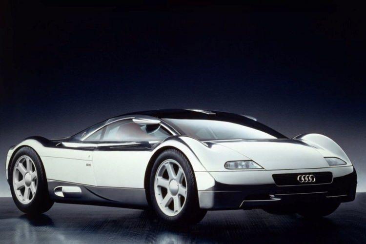 <p><strong>AUDİ AVUS QUATTRO</strong></p>
<p>1991’de tanıtılan Avus, alüminyum bir şasi ve elle dövülmüş, boyanmamış sadece 1,5 mm kalınlığında alüminyum gövde panellerine sahipti.</p>