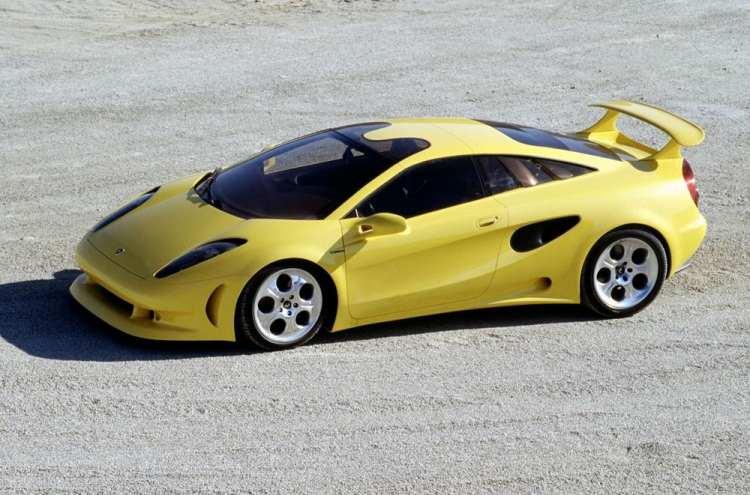 <p><strong>LAMBORGHİNİ CALA</strong></p>
<p>Lamborghini, Ferrari 355 ile rekabet için giriş seviyesi bir süper otomobil yapmak için çıktı yola. Calà, 1995 Cenevre Otomobil Fuarı'nda 395 beygirlik bir V10 ile altı ileri manuel şanzıman aracılığıyla arka tekerleklere güç vererek ilk kez piyasaya çıktı. </p>
