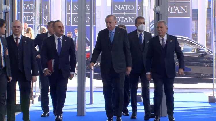 <p>Cumhurbaşkanı Erdoğan, Belçika’nın başkenti Brüksel’de düzenlenen NATO Olağanüstü Liderler Zirvesi’nde liderlerle görüşme gerçekleştirdi</p>

