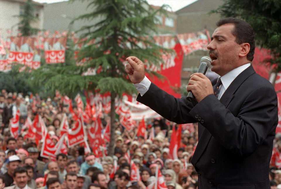 <p>Dönemin BBP Genel Başkanı Yazıcıoğlu, 11 Nisan 1999'da Ümraniye'de partisince düzenlenen mitinge katılmıştı. (Arşiv)</p>
