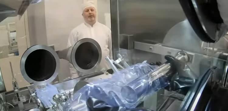 <p>Apollo 17’nin topladığı bir diğer örnek 2019 yılında açılmıştı.<br />
<br />
Ay yüzeyinden toplanan örneklerin Ay’ın evrimini anlamaya ve gelecekte Ay’a yapılacak insanlı seferlere ışık tutması bekleniyor.</p>