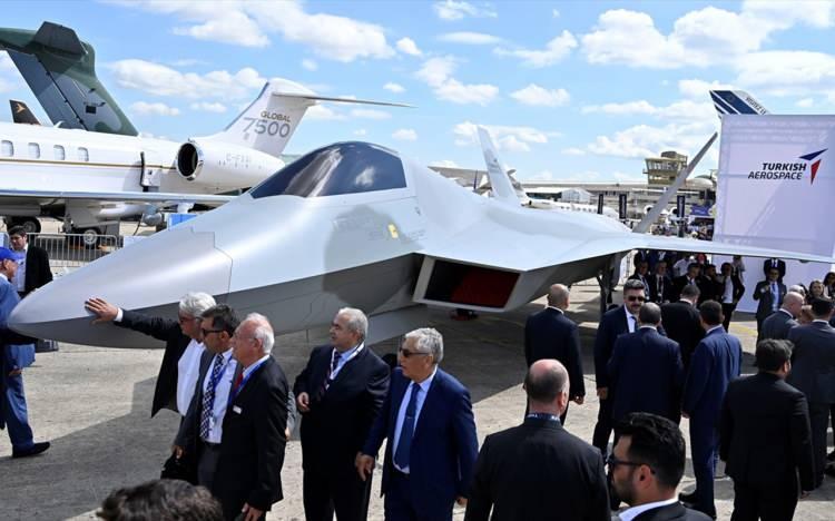<p>Rolls-Royce’un daha önce TRMotor ile ortak çalışma konusunda çekinceleri olduğuna ancak böyle bir şeyin şu an söz konusu olmadığına ve bu gidişatın devam etmesi durumunda TRMotor’un Rolls-Royce ile ortak çalışabileceğine değindi.</p>
