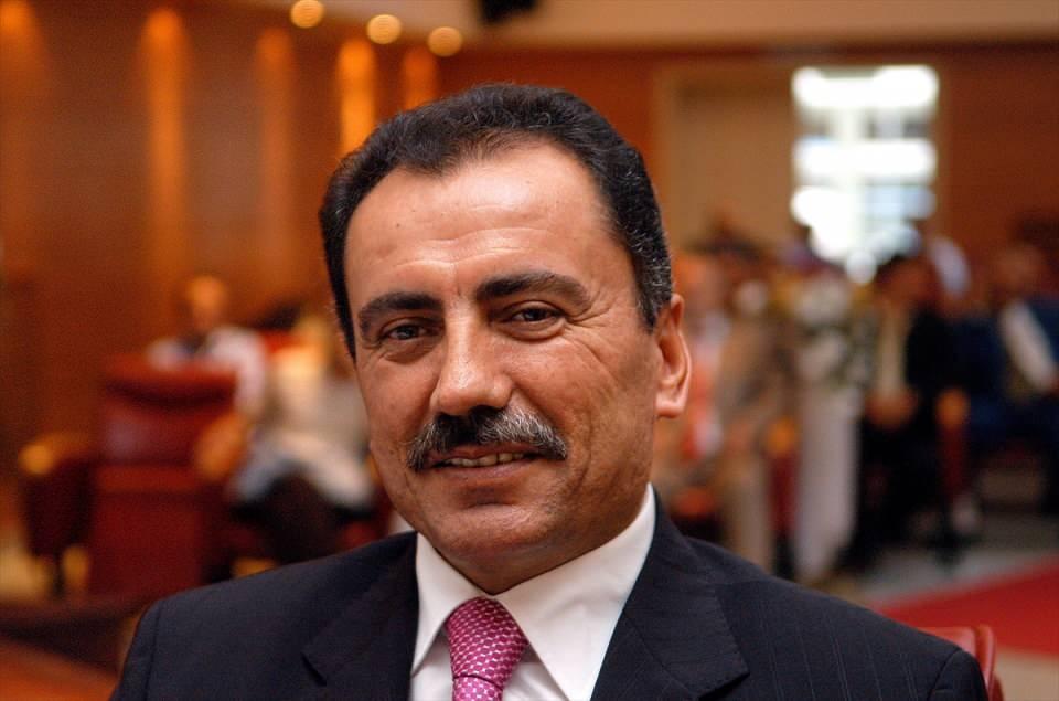 <p> Dönemin BBP Genel Başkanı Yazıcıoğlu, 3 Eylül 2006'da katıldığı bir toplantıda. (Arşiv)<br />
</p>
<p><em><strong>Şiirleri hafızalarda</strong></em></p>
<p><em>Vatan ve millet sevgisiyle, ilkeli duruşuyla Türk siyasi hayatında iz bırakan liderlerden biri olan Muhsin Yazıcıoğlu, siyasetçi kimliğinin yanı sıra şiire tutkusuyla da biliniyordu.</em></p>
<p> </p>