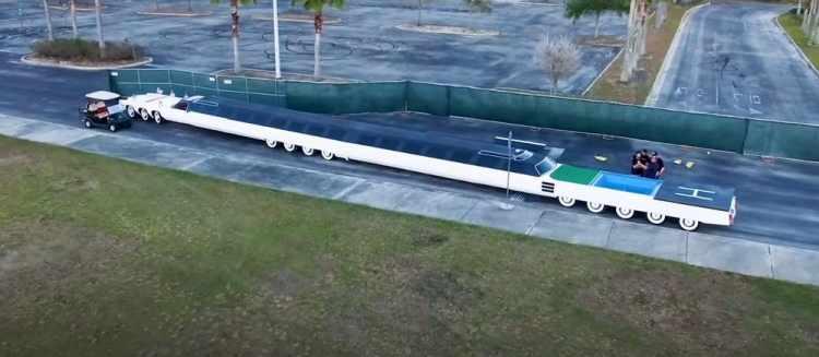 <p>ABD’de 1986 yılında geliştirilen ve 18,28 metrelik uzunluğuyla dönemin dünyanın en uzun aracı olarak Guinness Dünya Rekorları’na giren<strong> 'Amerikan Rüyası'</strong> adlı limuzin makyajlanarak daha da uzatıldı.</p>
