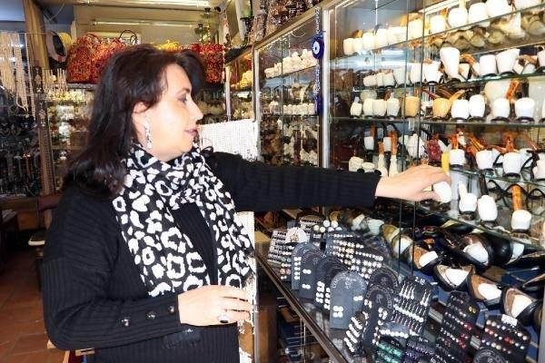 <p>Eskişehir’de lüle taşı işleyen 60 civarında lüle taşı ustası var. Yeni jenerasyon da geliyor. Benim gibi genç arkadaşlar da mevcut ama onlar da 5 kişiyi geçmez" diye konuştu.</p>
