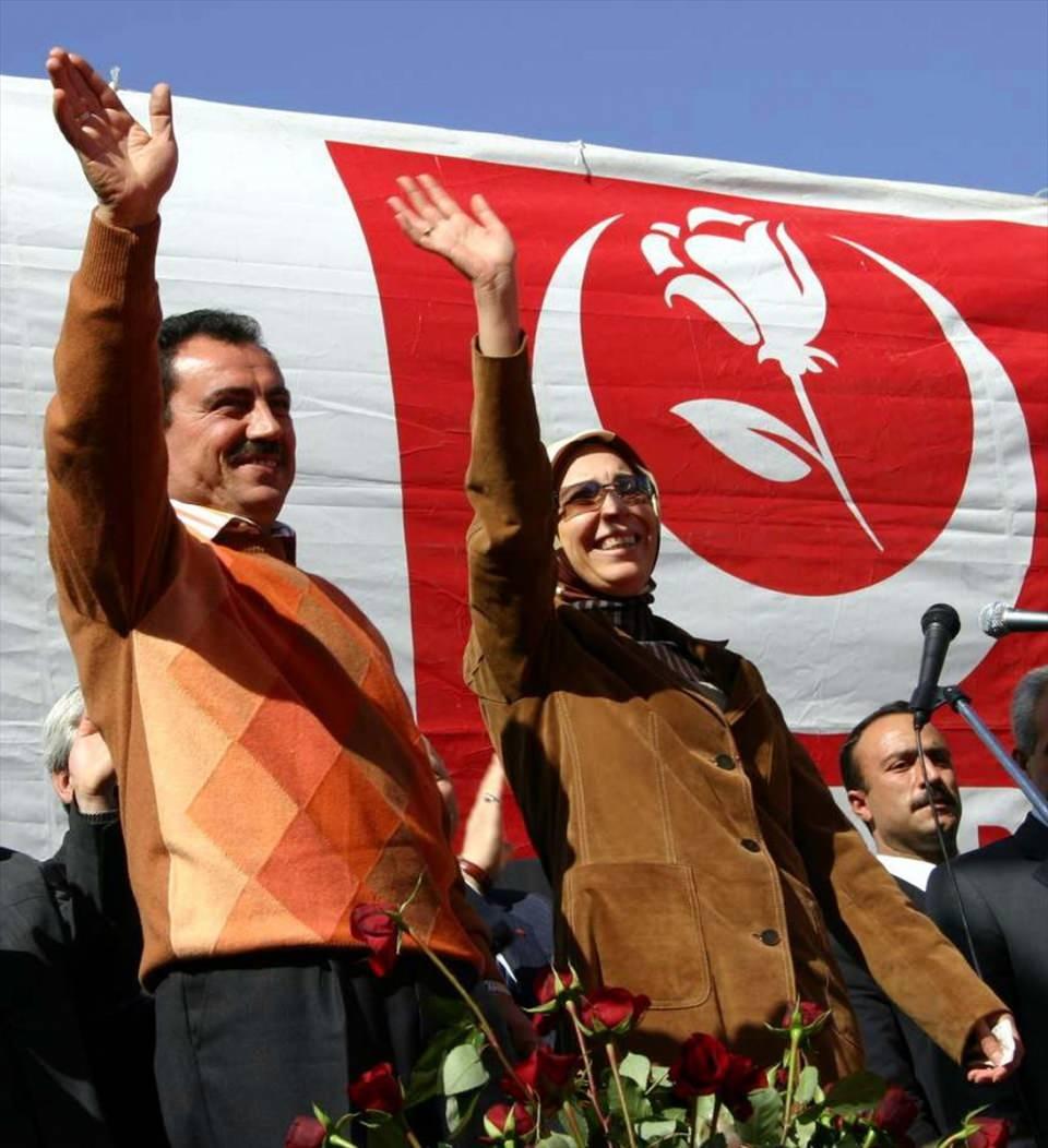 <p>Dönemin BBP Genel Başkanı Yazıcıoğlu, 20 Mart 2004'te partisince Sivas'ta düzenlenen mitinge katılmıştı. (Arşiv)</p>
<p> </p>