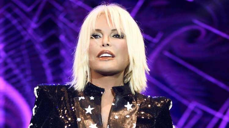 <p><span style="color:#800080"><strong>&Uuml;nl&uuml; sanat&ccedil;ı 10 milyon TL'ye satın aldığı l&uuml;ks villasını tamı tamına 75 milyon TL'ye satmaya hazırlanıyor.</strong></span></p>
