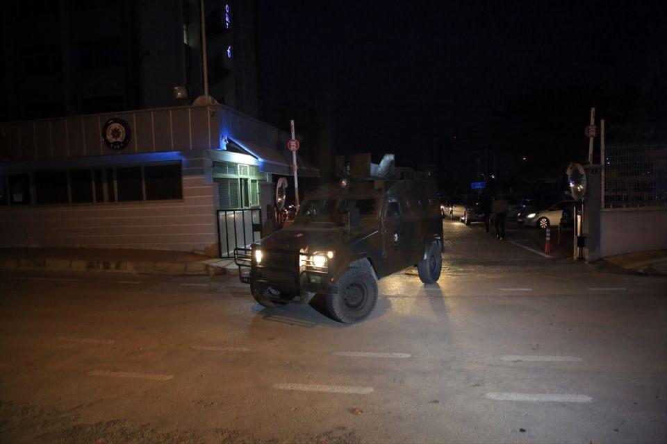 <p>Mersin'de terör örgütü DEAŞ'a yönelik şafak operasyonu gerçekleştirildi.</p>

<p> </p>
