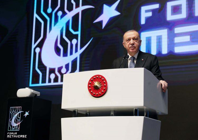 <p>"Türkiye'de ve dünyada bir ilk"</p>

<p>AK Parti Bilgi ve İletişim Teknolojilerinden Sorumlu Genel Başkan Yardımcısı Ömer İleri, açılışta yaptığı konuşmada, Türkiye'de ve dünyada bir ilk olma özelliğini taşıyan bu Forum'da, bir siyasi parti, bir devlet liderinin himayesinde ilk defa "metaverse" kavramının ele alınacağını belirtti.</p>
