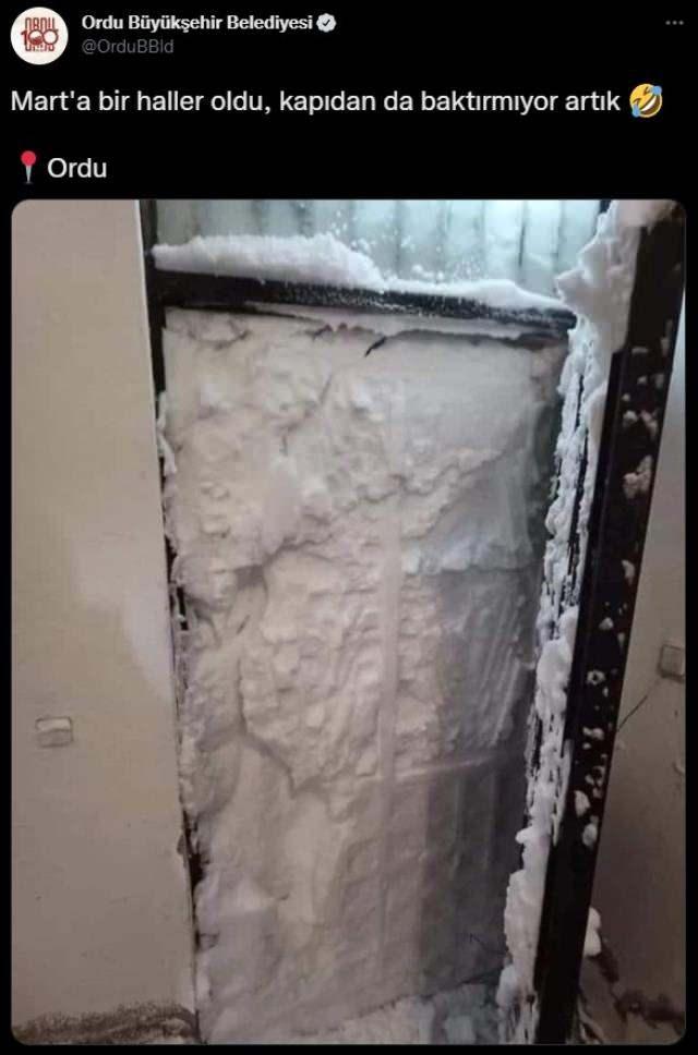 <p>Bir evin kapısında çekilen fotoğrafta, karın çıkışı komple kapattığı görülüyor.</p>

<p> </p>
