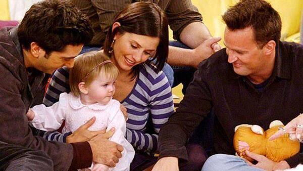 <p><span style="color:#800000"><strong>1994 yılında yayın hayatına başlayan dizi, tüm zamanların en popüler sitcom dizilerinden biridir. </strong></span></p>