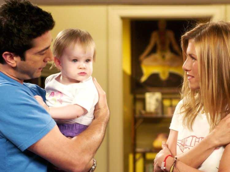 <p><span style="color:#800000"><strong>Dizide Ross ve Rachel karakterlerinin bebeğini canlandıran Noelle Sheldon ve Cali Sheldon'ın şimdiki halleri büyük bir merak konusu oldu.</strong></span></p>