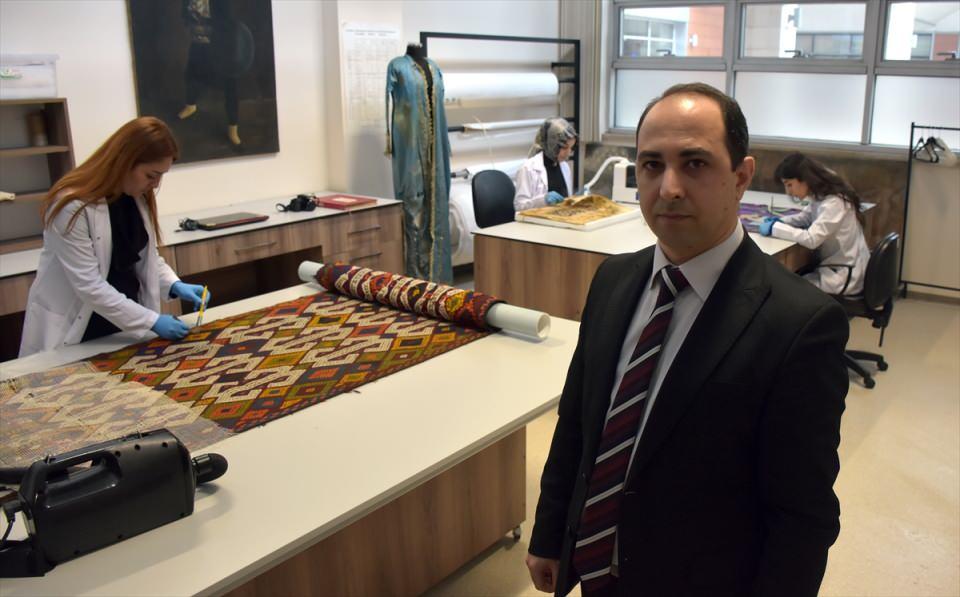 <p>Burada tespit edilen eserler Genel Müdürlüğümüzün onayı ile laboratuvara getiriliyor ve eserlerin işlemleri burada uzman arkadaşlar tarafından yürütülüyor. İznik ve Kütahya'daki gibi antik yerleşim yerleri müzelerimize önemli eser sağlıyor.</p>
