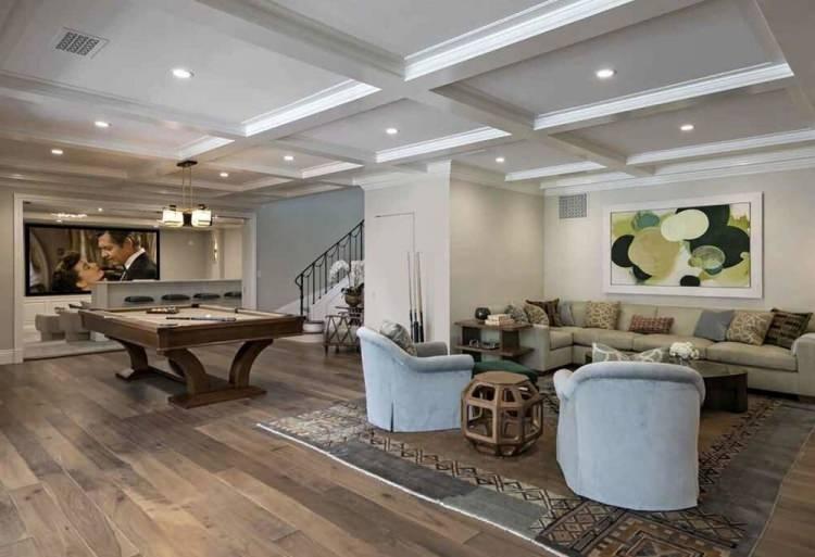 <p><span style="color:#FF0000"><strong>10 yatak odası ve 17 banyodan oluşan ev Hollywood yıldızlarının g&ouml;zde yeri Bel Air b&ouml;lgesinde bulunuyor.</strong></span></p>
