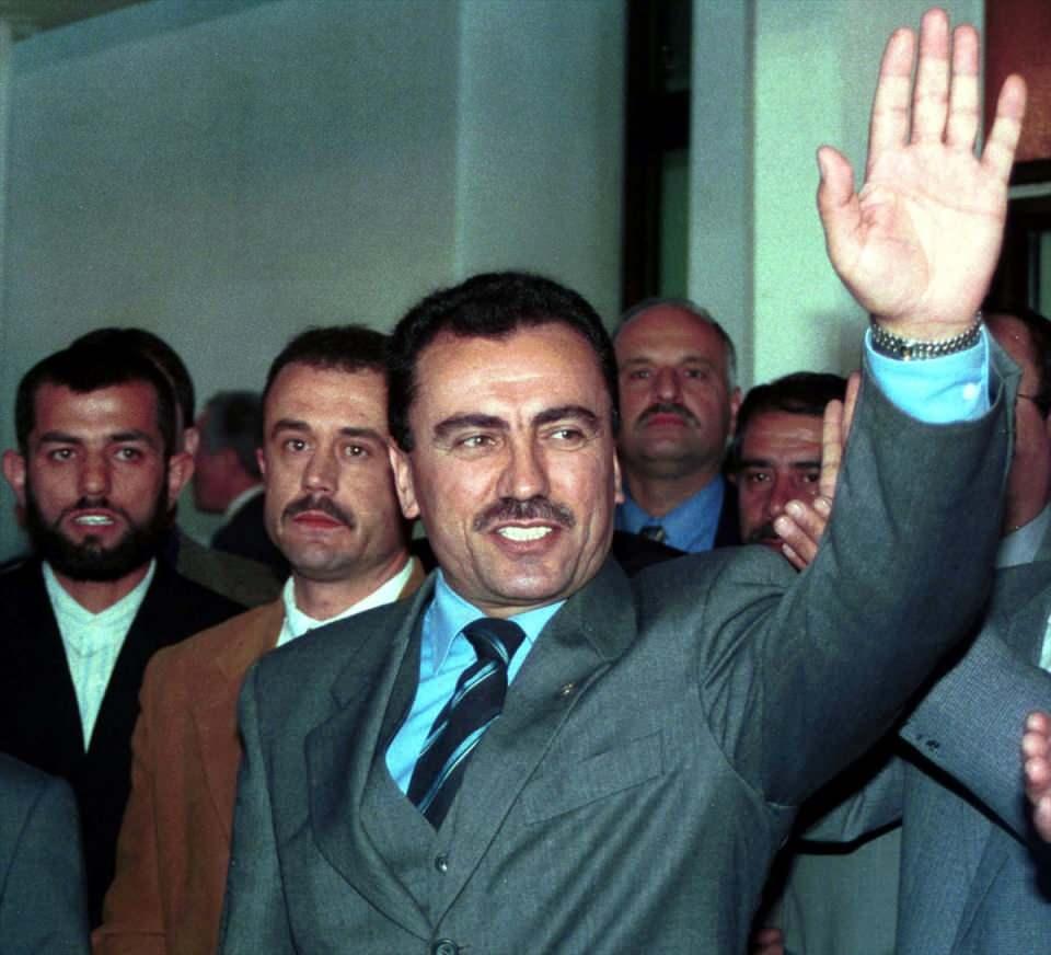 <p> Dönemin BBP Genel Başkanı Yazıcıoğlu, 16 Mart 2001'de İzmir'de düzenlenen bir toplantıya katılmıştı. (Arşiv)</p>
