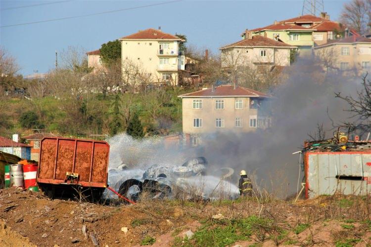 <p>Ekipler, daha sonra bölgede soğutma çalışması gerçekleştirdi. Jandarma ekipleri yangınla ilgili inceleme başlattı.</p>
