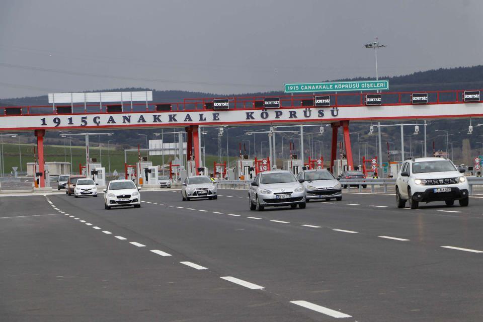 <p>Bazen de gemi olmadığı için İstanbul'a dönüş yapıyorduk. Kuyrukta beklediğimiz için takograflarımızın süresi bitiyordu ve bundan dolayı ceza yiyorduk. Şimdi 5 dakikada köprüyü geçiyorum" dedi.</p>

<p> </p>

