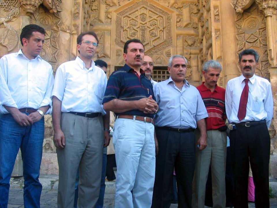 <p>Dönemin BBP Genel Başkanı Yazıcıoğlu, 16 Ağustos 2004'te Sivas'ın Divriği İlçesi'nde tarihi yerleri ziyaret etmişti. (Arşiv)</p>
