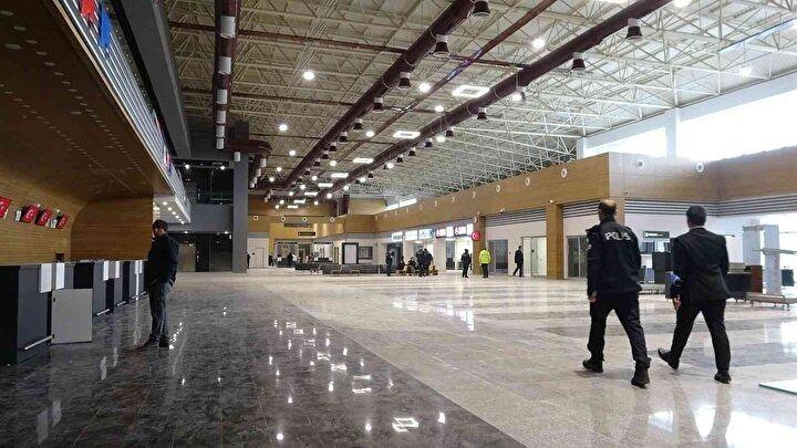 <p>Tokat'ta mevcut havalimanının büyük gövdeli uçakların inişine elverişli olmaması nedeniyle Söngüt köyü arazisinde yapımına başlanan yeni havalimanı inşaatı tamamlandı.</p>

<p> </p>
