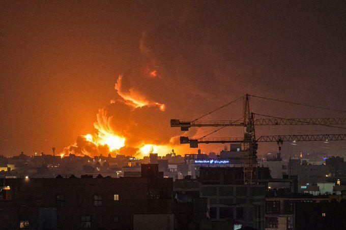 <p>- YEMEN'DEKİ İSTİKRARSIZLIK</p>

<p> </p>

<p>Uzun süredir siyasi istikrarsızlığın hüküm sürdüğü Yemen'de Husiler ile hükümete bağlı güçler arasında çatışmalar yaşanıyor.</p>
