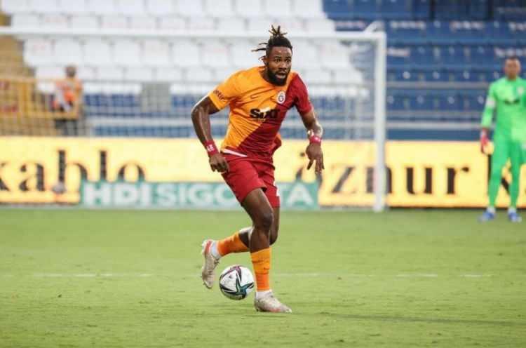 <p>CHRISTIAN LUYINDAMA</p>

<p>Sözleşme uzatma Maaş: 21/22 sezonu (Kiralandı)</p>

<p>22/23 sezonu 1 milyon euro<br />
23/24 sezonu 1 milyon euro</p>

<p>Menajer tutarı: 400 bin euro</p>

<p>İmza parası: 250 bin euro</p>
