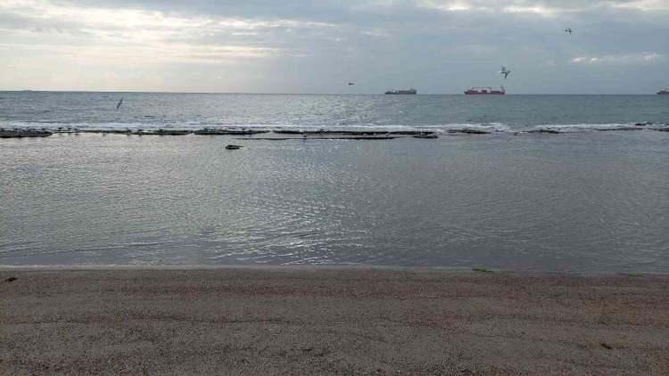 <p> Tekirdağ’ın Süleymanpaşa ilçesine bağlı Altınova Mahallesi’nde deniz yaklaşık 15 metre çekildi.</p>