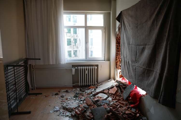 <p>Temelleri aynı değil binaların. Şişli'nin yapı stokunun yüzde 92'si, 1999 Depremi öncesi yapılmış. Yapı stokumuzun tamamında problem var. Yıkıldı yıkılacak denilen bir problem yok ama" dedi.</p>
