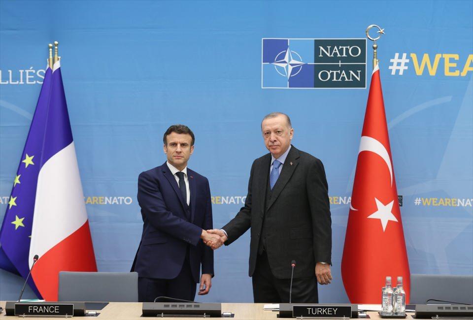 <p>İki liderin, NATO Olağanüstü Devlet ve Hükümet Başkanları Zirvesi kapsamında NATO Karargahı'ndaki görüşmesi basına kapalı gerçekleşiyor.</p>
