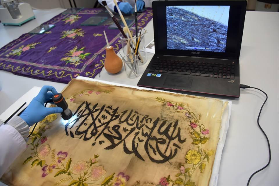 <p>Müzelerin envanterine kayıtlı binlerce eserin bakım ve onarımı, bilimsel kriterlere uygun olarak 2014 yılında açılan Bursa Restorasyon ve Konservasyon Bölge Laboratuvarında yapılıyor.</p>

<p> </p>
