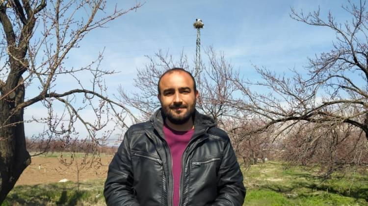 <p>​​​​​​​Mahmutdursun Mahallesi`nde ikamet eden Ali Aslan, her yıl yuvalarına geri dönen leyleklerle birlikte baharın geldiğini anladıklarını ifade ederek, "Yuvalarını tamir eden leylekler kuluçkaya yatıyorlar ve yavruları yumurtadan çıkıp uçmayı öğrendikten sonra sonbaharda gibi tekrar göç ediyorlar." dedi.</p>

<p> </p>
