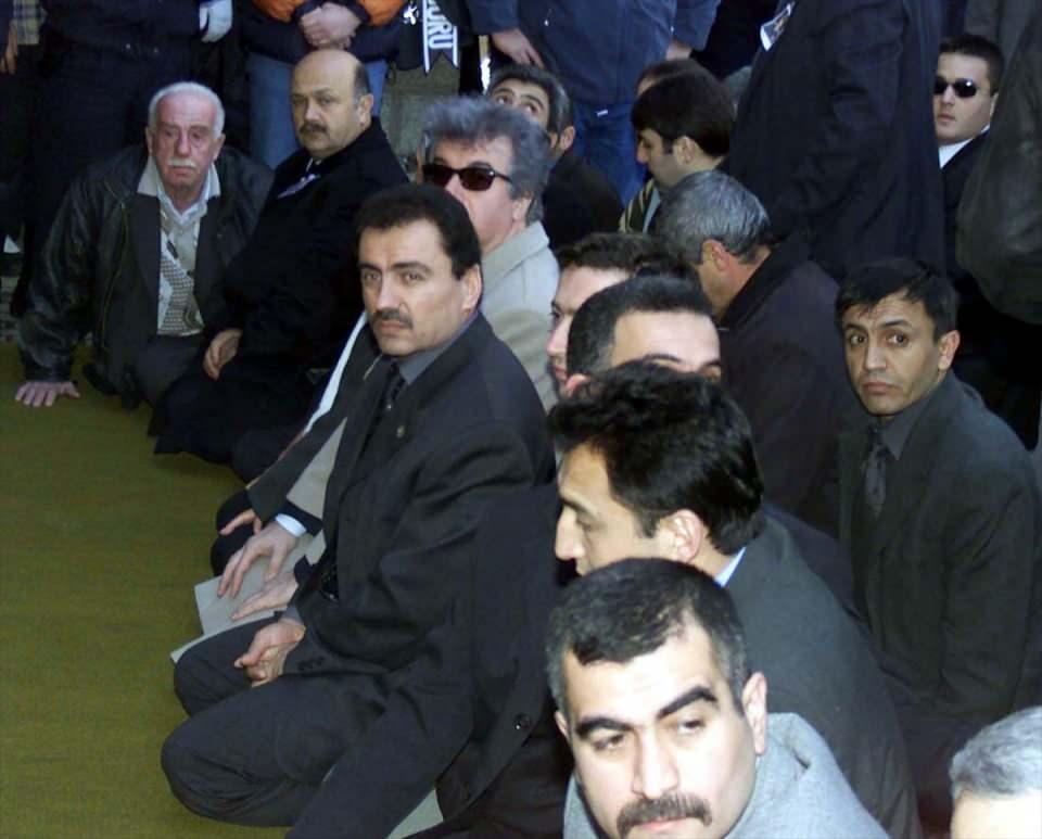 <p>Dönemin BBP Genel Başkanı Yazıcıoğlu, 26 Ocak 2001'de şehit Emniyet Müdürü Gaffar Okkan'ın cenaze törenine katılmıştı. (Arşiv)</p>

<p> </p>
