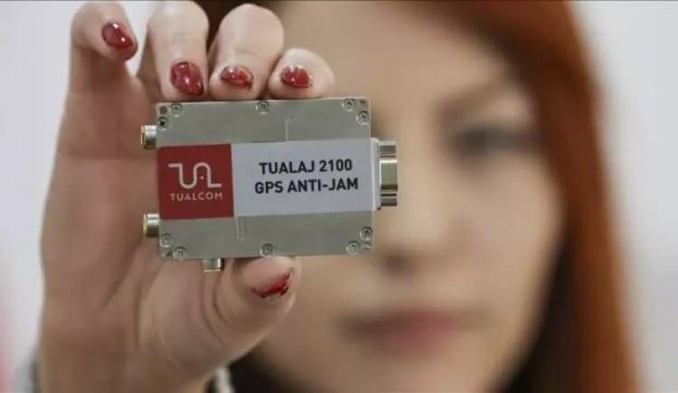 <p>TUALCOM, "dünyanın en küçük boyutlu" anti-jam ürününün seri üretimine başladı. 10'dan fazla anti-jam ürünüyle alanına liderlik eden şirket, yeni ürüne, ailesinin en küçük boyutlusu olması ve "boyundan büyük iş yapması" sebebiyle ANTY (karınca) ismini verdi.</p>
<p> </p>
<p> </p>