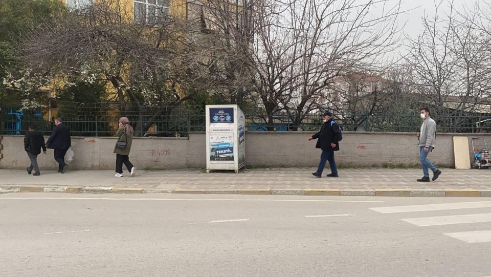 <p>Öte yandan geçtiğimiz yıl Bursa'da bir kişi, aynı şekilde girmek istediği giysi kumbarasına sıkışıp hayatını kaybetmişti.</p>
