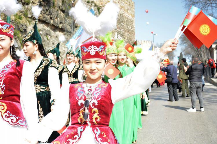 <p>Bursa 2022 Türk Dünyası Kültür Başkenti Koordinasyon Merkezi Açılışı ile devam eden etkinlikler çerçevesinde Ertuğrulbey alanında Nevruz ateşi, semeni sunumu, demir dövme ritüelleri ve Türk Dünyası Kültür Başkentleri Fotoğraf Sergisi ile birlikte son buldu.</p>