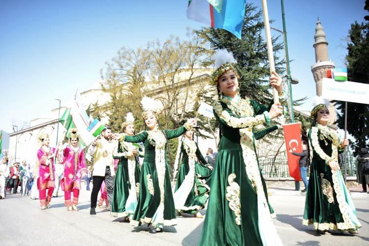 <p>Bursa Büyükşehir Belediye Başkanı Alinur Aktaş, “Bursa’nın Türk Dünyası Kültür Başkenti olmasının haklı gururunu ve mutluluğunu yaşıyoruz. Üstlenmiş olduğumuz sorumluluğun da bilincindeyiz.</p>